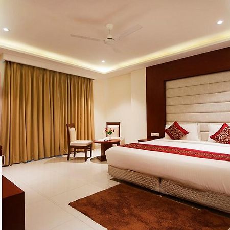 Hotel Z Suites- Delhi Igi Airport 뉴델리 외부 사진