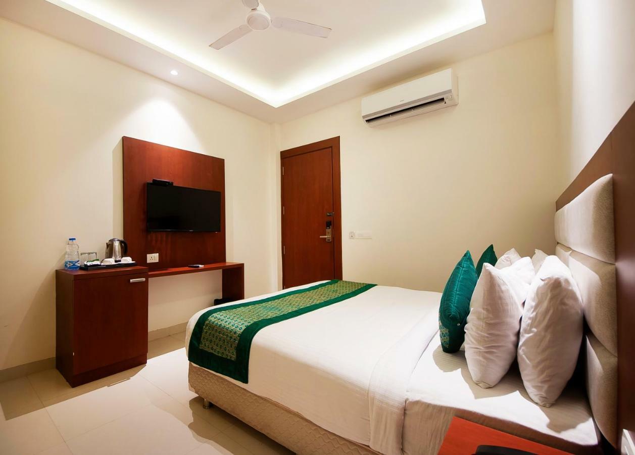 Hotel Z Suites- Delhi Igi Airport 뉴델리 외부 사진
