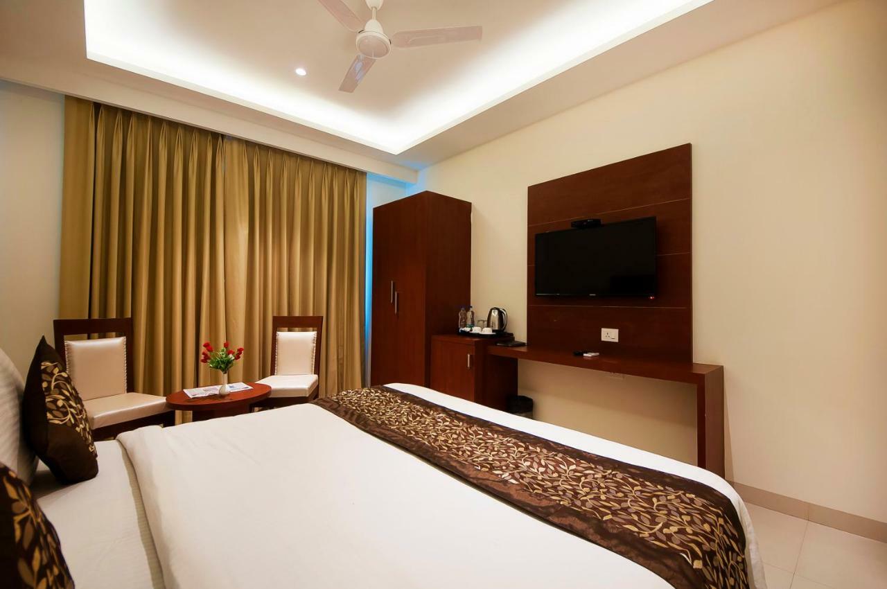 Hotel Z Suites- Delhi Igi Airport 뉴델리 외부 사진