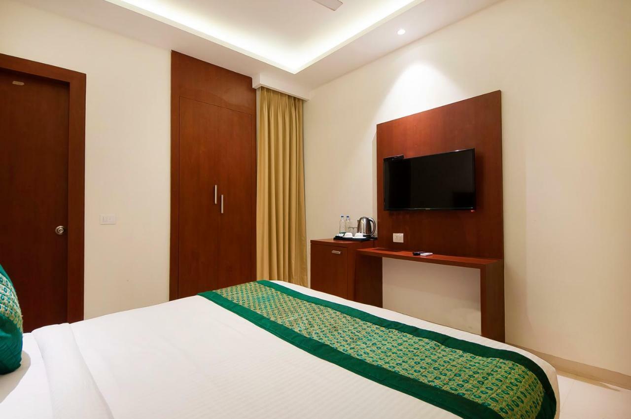 Hotel Z Suites- Delhi Igi Airport 뉴델리 외부 사진