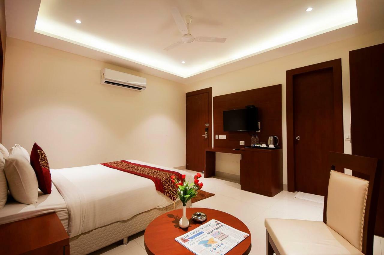 Hotel Z Suites- Delhi Igi Airport 뉴델리 외부 사진